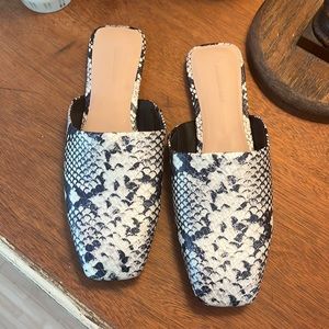 Something Navy Bowery Mule Snakeskin Square Toe :: size 8 :: like new!